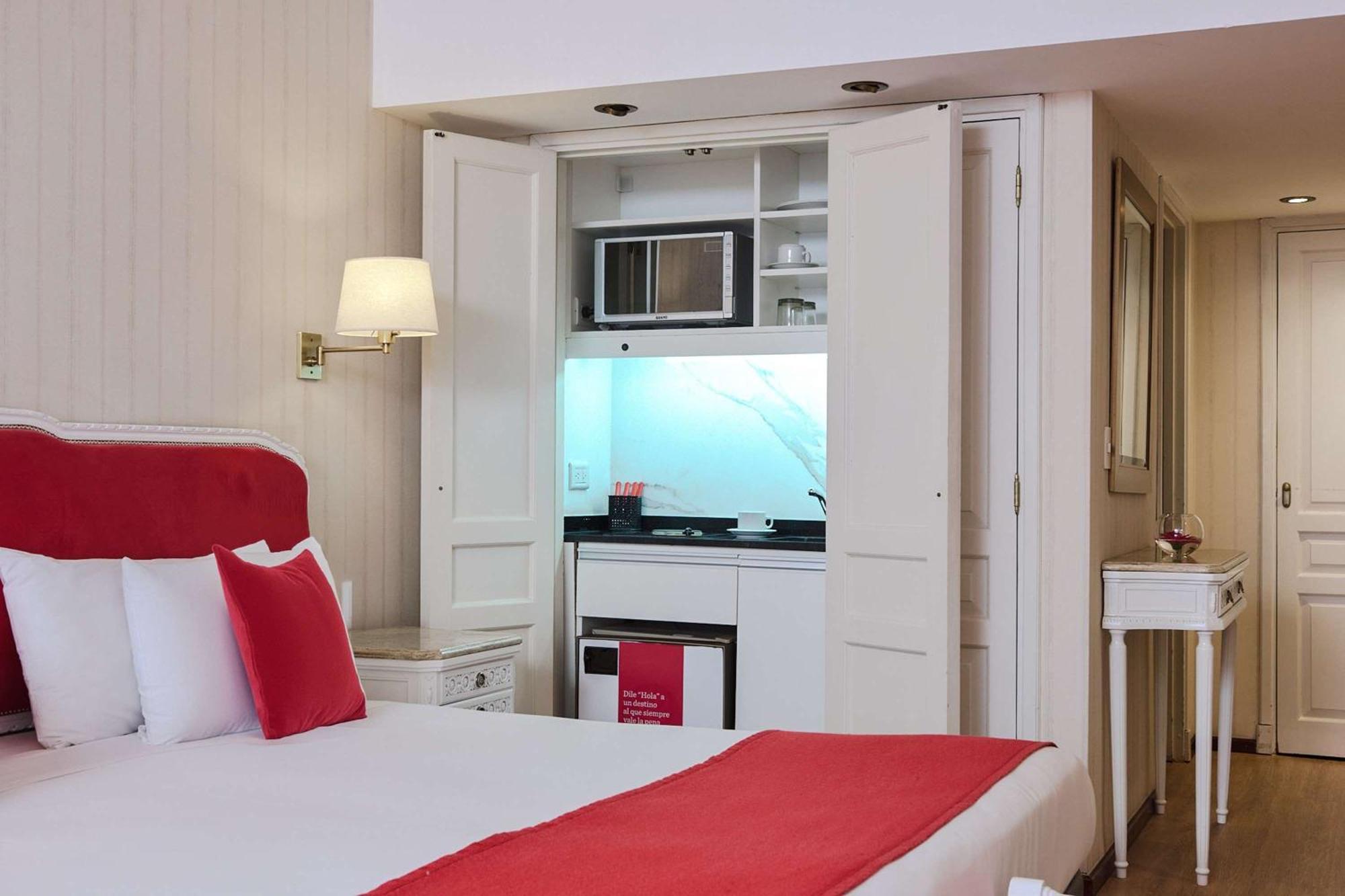 Ramada By Wyndham Buenos Aires Centro Bed & Breakfast Bagian luar foto