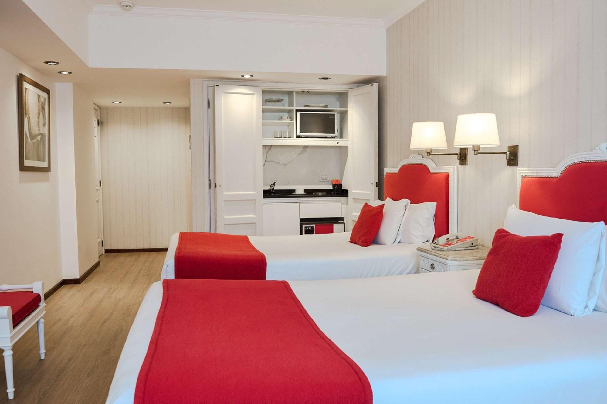 Ramada By Wyndham Buenos Aires Centro Bed & Breakfast Bagian luar foto