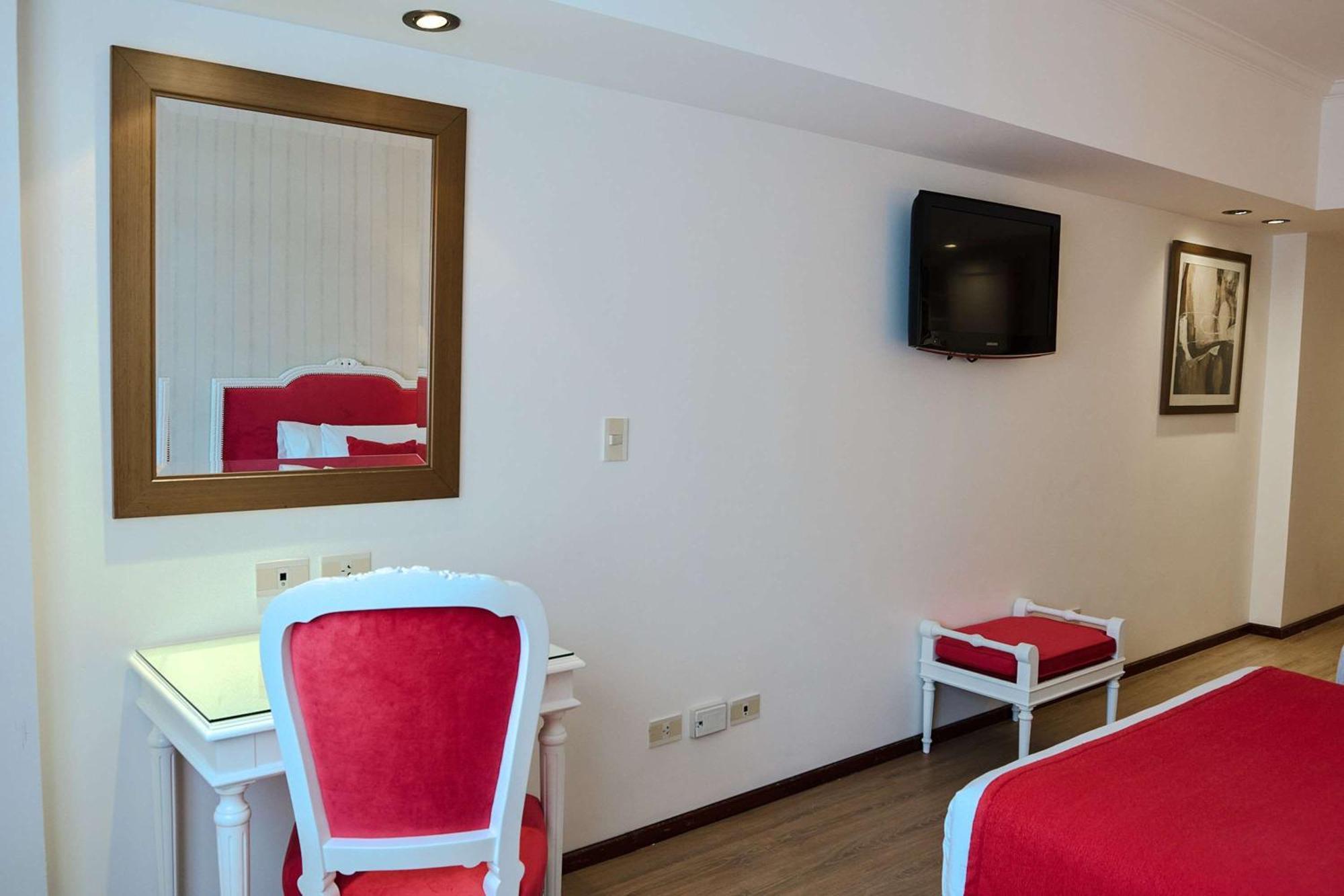 Ramada By Wyndham Buenos Aires Centro Bed & Breakfast Bagian luar foto