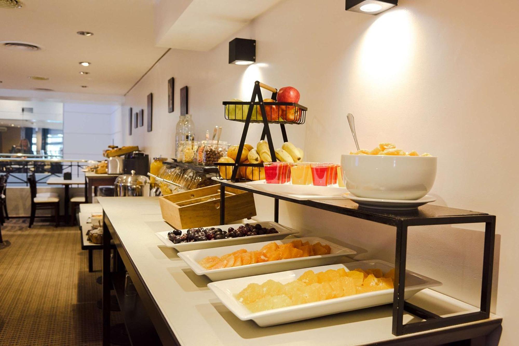 Ramada By Wyndham Buenos Aires Centro Bed & Breakfast Bagian luar foto