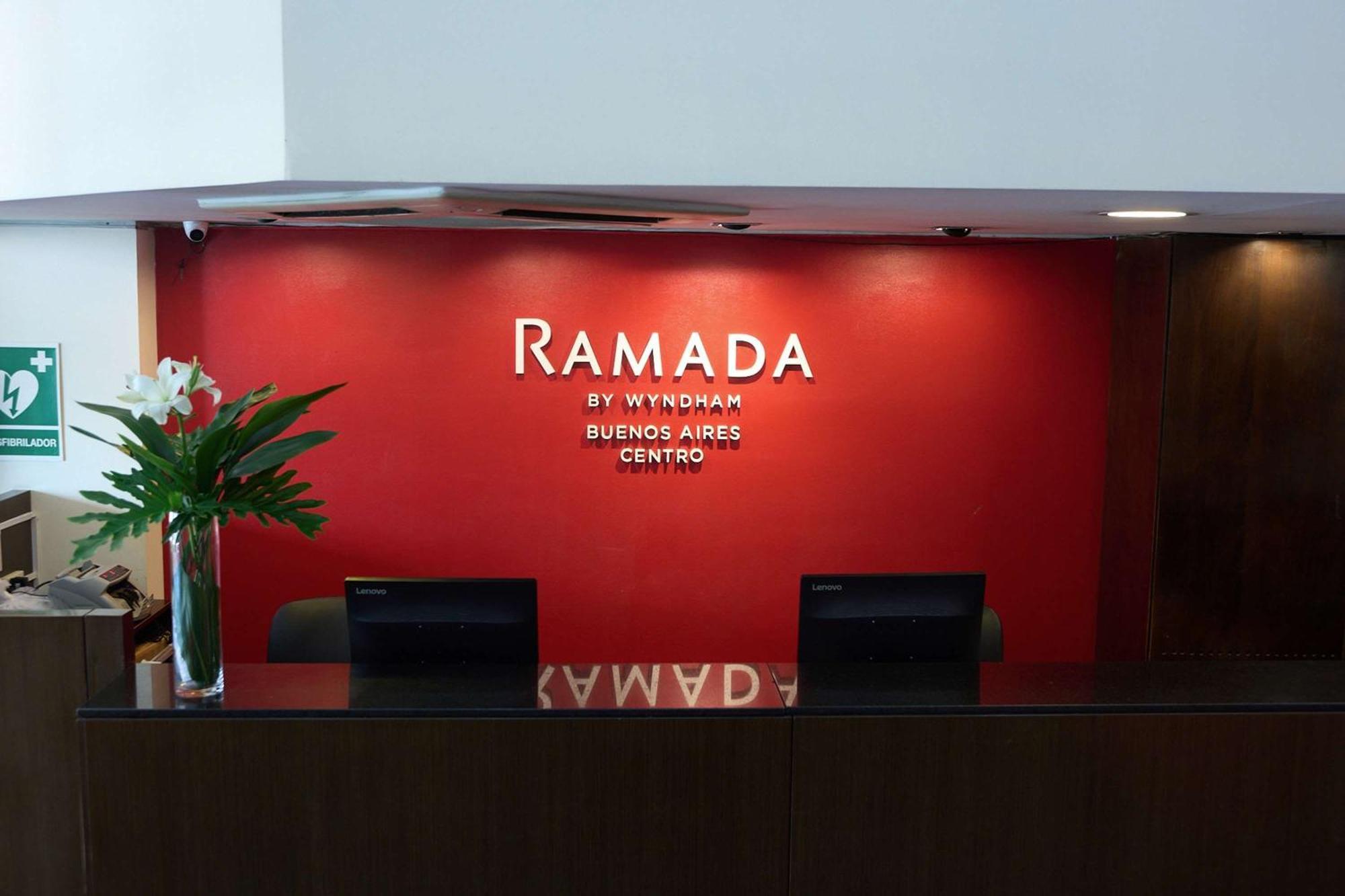 Ramada By Wyndham Buenos Aires Centro Bed & Breakfast Bagian luar foto
