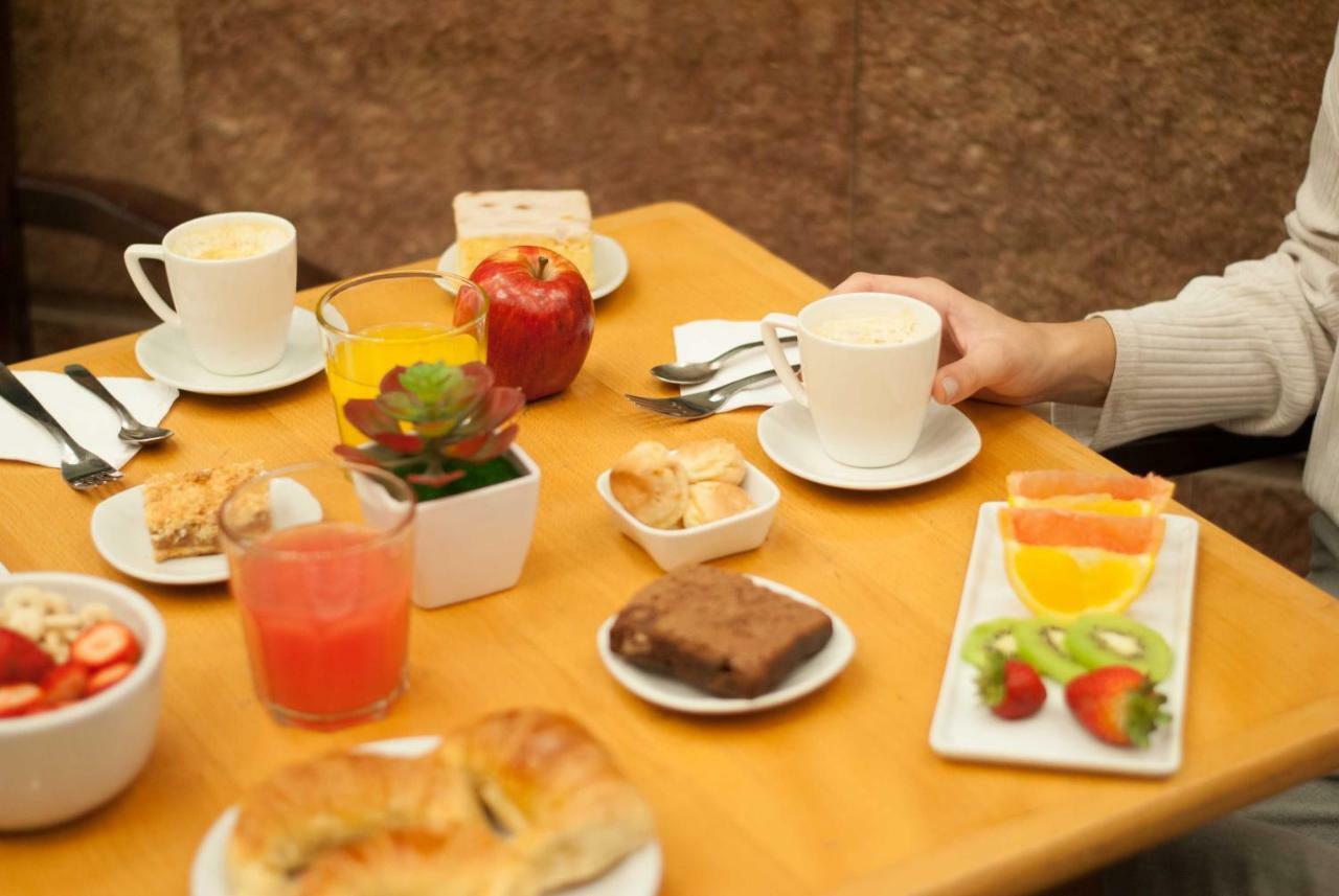Ramada By Wyndham Buenos Aires Centro Bed & Breakfast Bagian luar foto